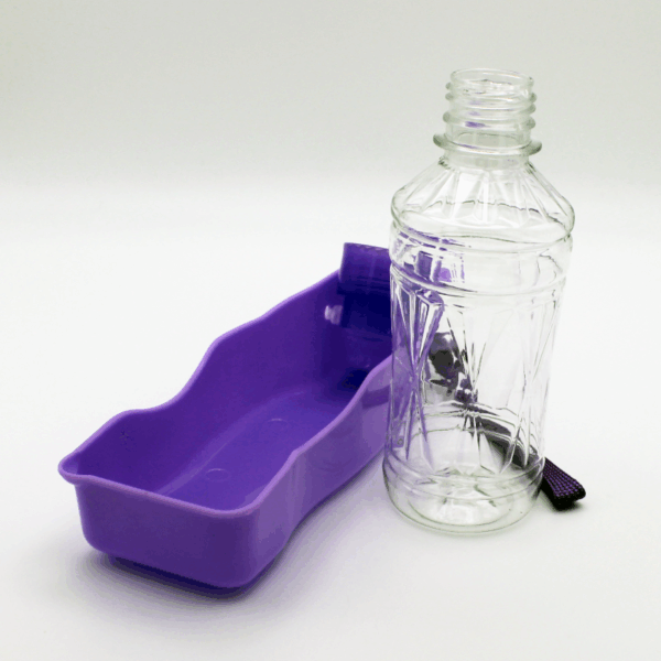 Trinkflasche für Hunde – tragbar mit Napf | Ideal für unterwegs | Verschiedene Farben erhältlich – Bild 4